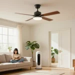 Stylish woonkamer met moderne zomerstand ventilator in zomerstand die een koele sfeer creëert.